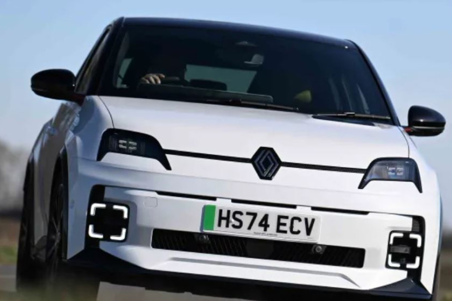 Dienos automobilio pasiūlymas: naujas „Renault 5“ už vos 229 svarus sterlingų per mėnesį
