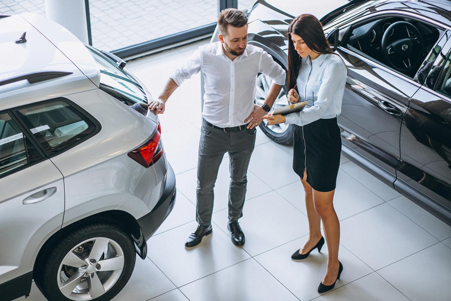Kaip patikrinti naudoto automobilio istoriją prieš perkant: išsamus vadovas Lietuvos vairuotojams