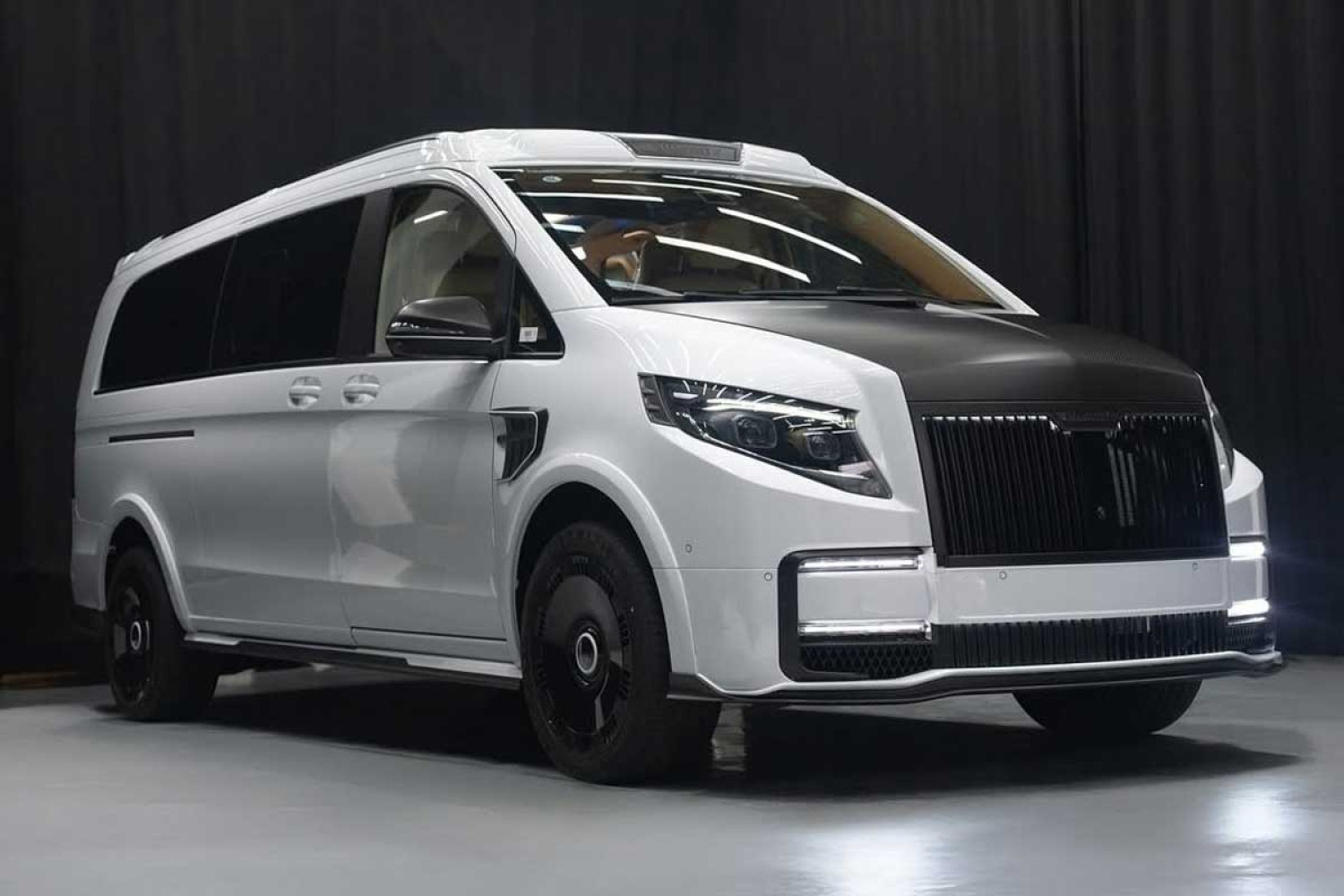 Mansory pralenkia Maybach: pristatyta prabangi Mercedes-Benz V klasės versija