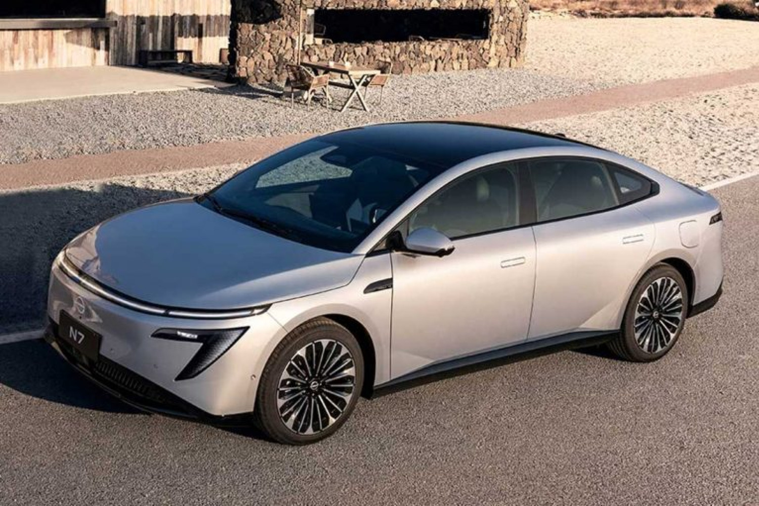 Nissan N7: Elektrinis sedanas su moderniu dizainu ir konkurencinga kaina Kinijos rinkoje