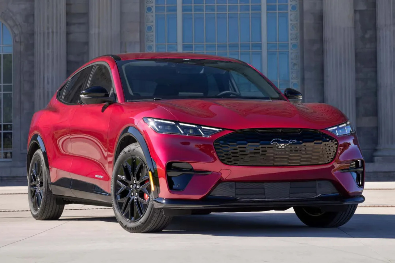 Ford didina Mustang Mach-E kainą: kaip tarifų politika keičia elektromobilių rinką?