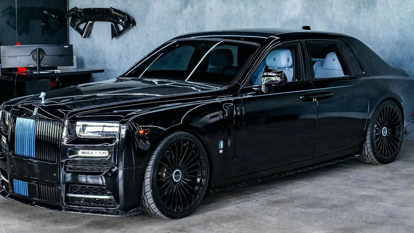 Mansory Rolls-Royce Phantom: mėlyni akcentai ir prabanga