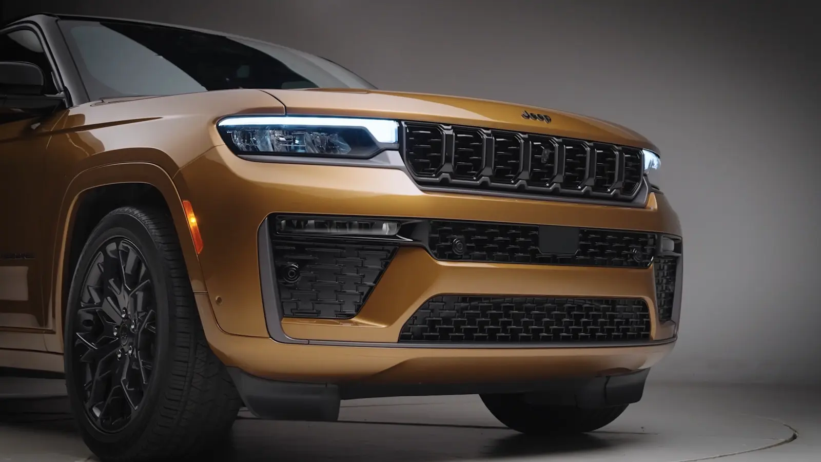 Jeep Grand Cherokee 2028 gaus galingą Hurricane variklį