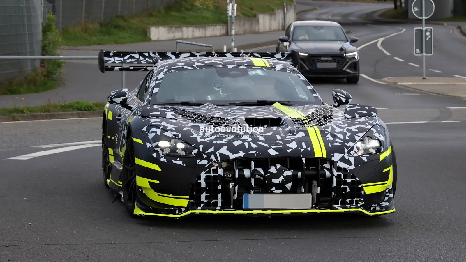 Naujasis Mercedes-AMG GT Black Series bandomas trasoje