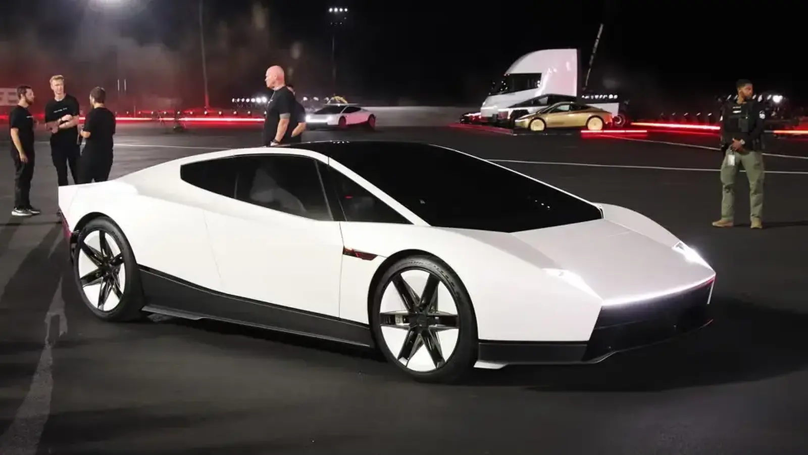 Tesla Roadster taikosi į 531 km/h greitį 2028 metais