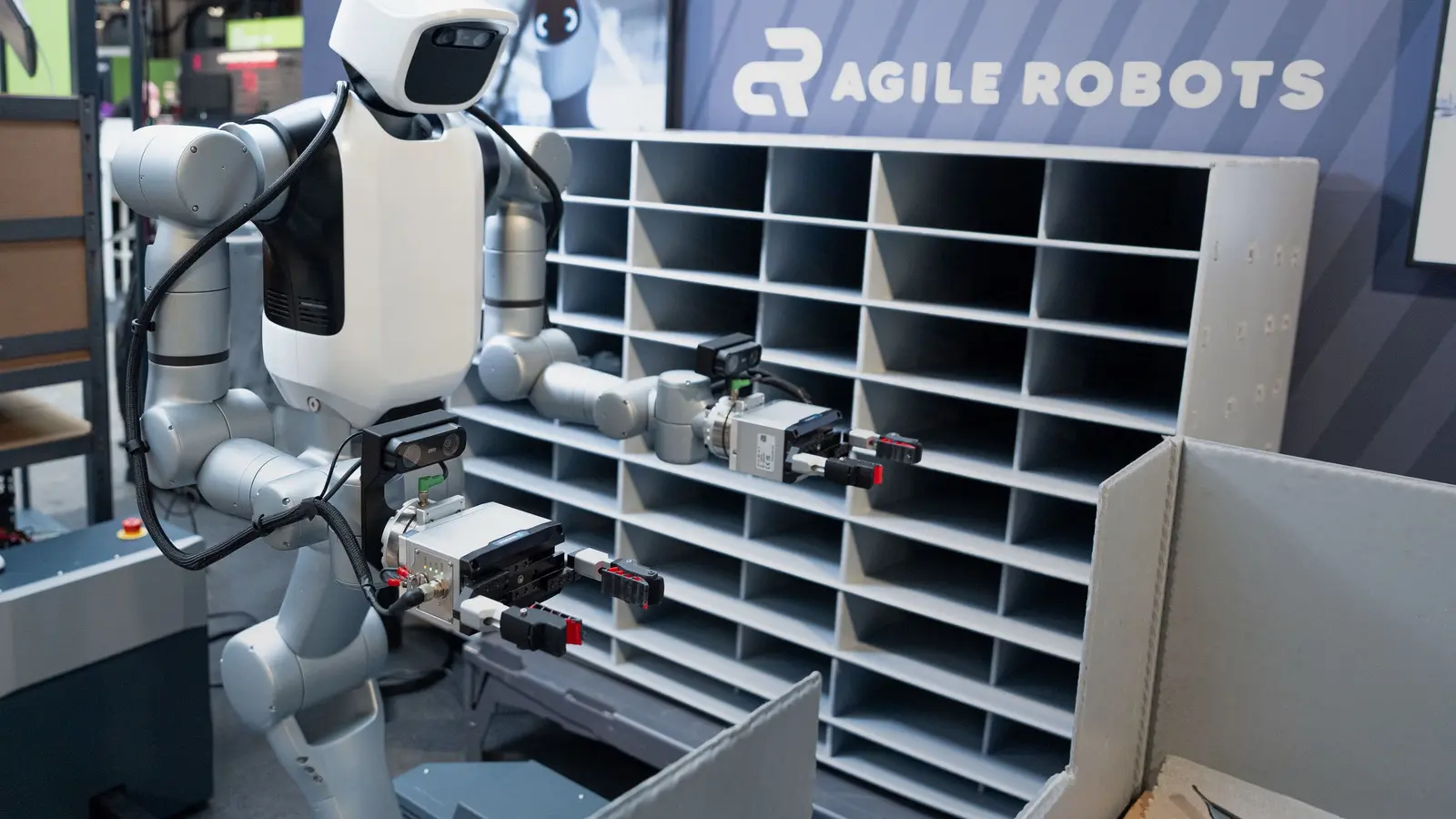Audi Ingolštate bando humanoidinius robotus gamyboje