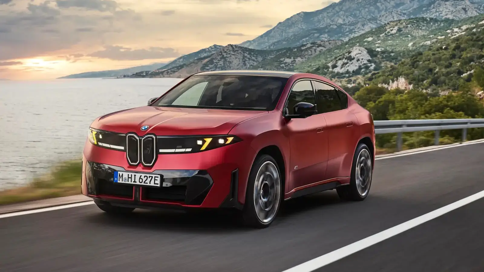 Naujasis BMW iX4 elektromobilis žada 688 km EPA ridą