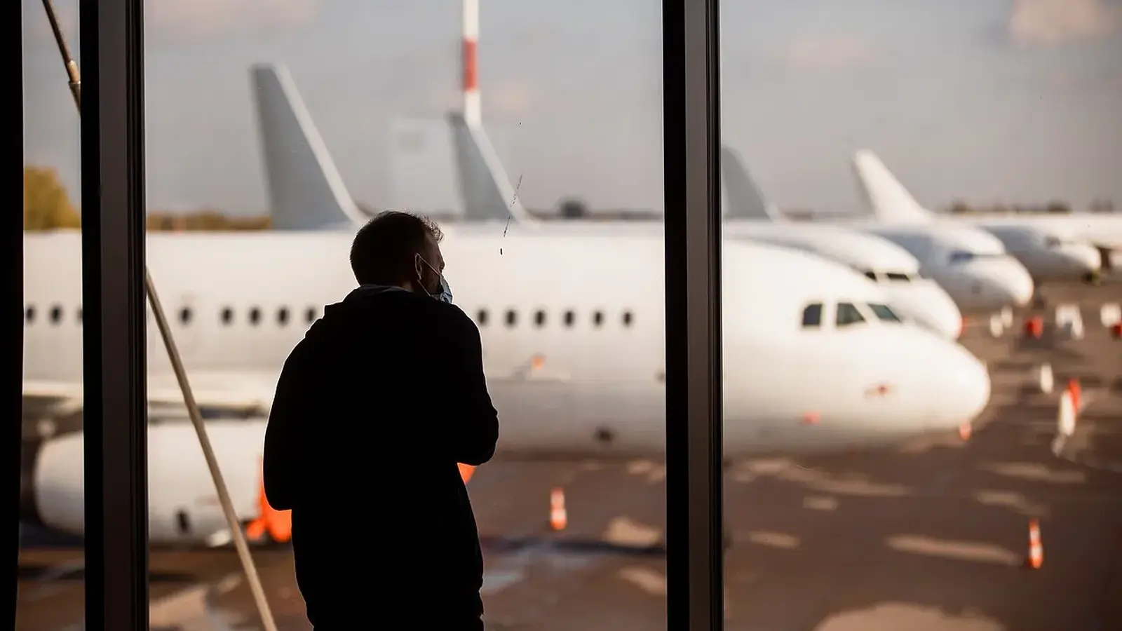 Lietuvos oro uostuose dėl ribojimų paveiktas 521 skrydis