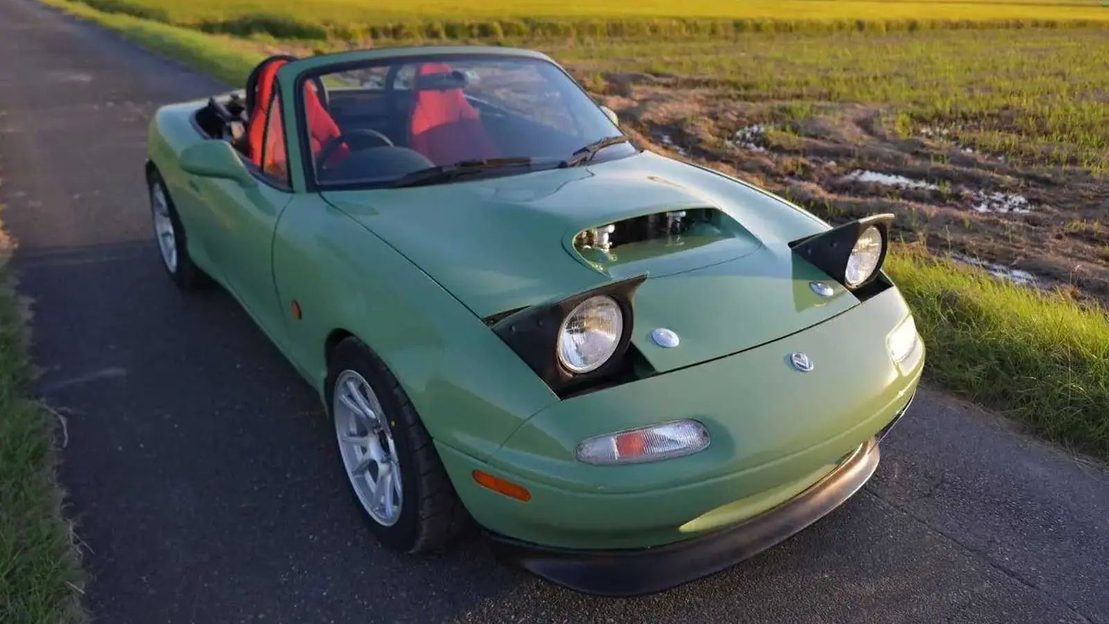 Mazda MX-5 su Ferrari V8: unikalus japonų projektas