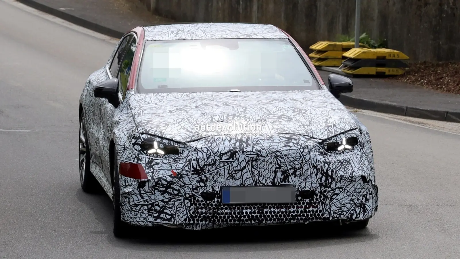 Mercedes-AMG C 63 gaus benzininę ir elektrinę versiją