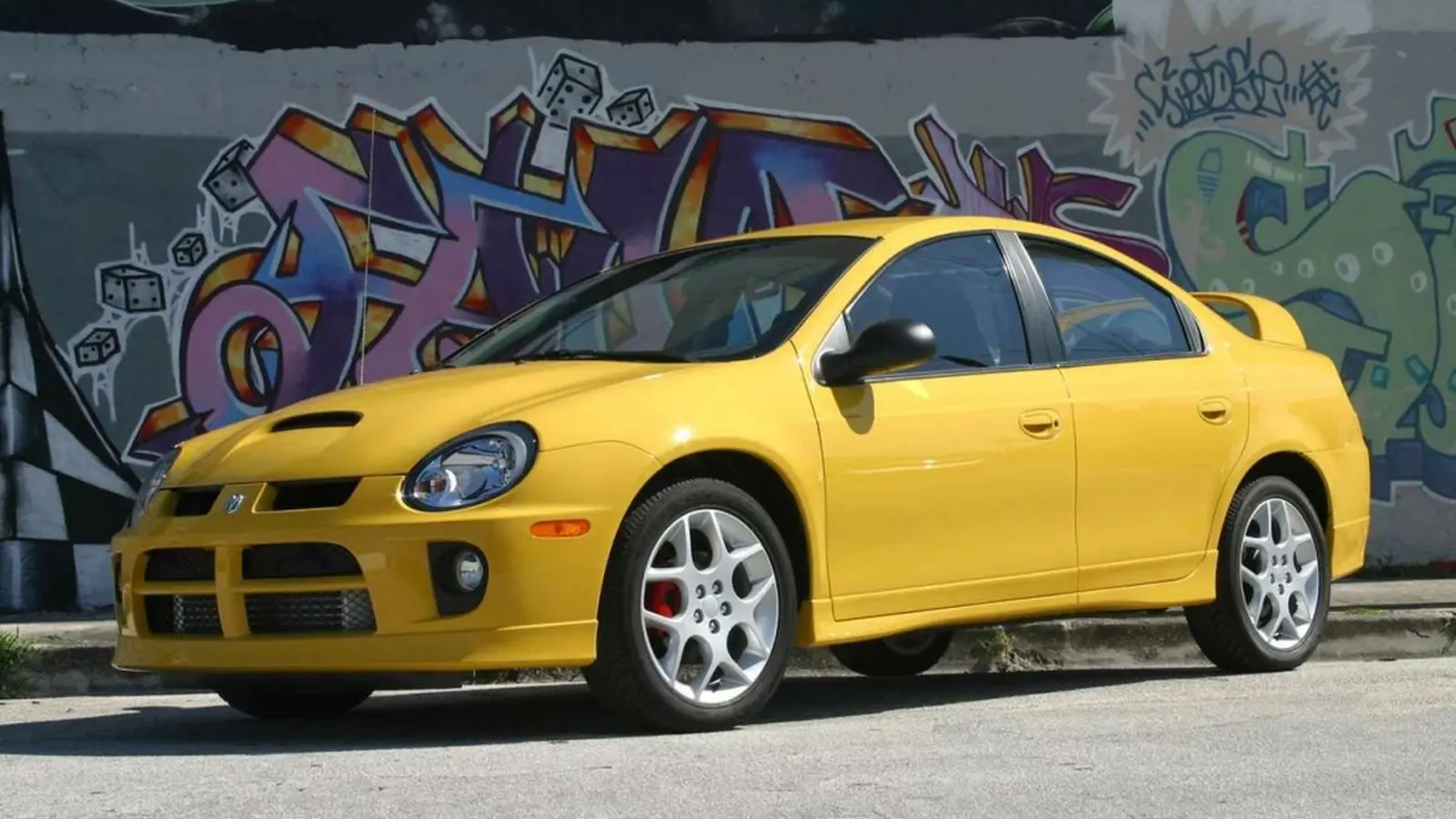 Dodge Neon GLHS vizija: trijų durų sportinis hečbekas