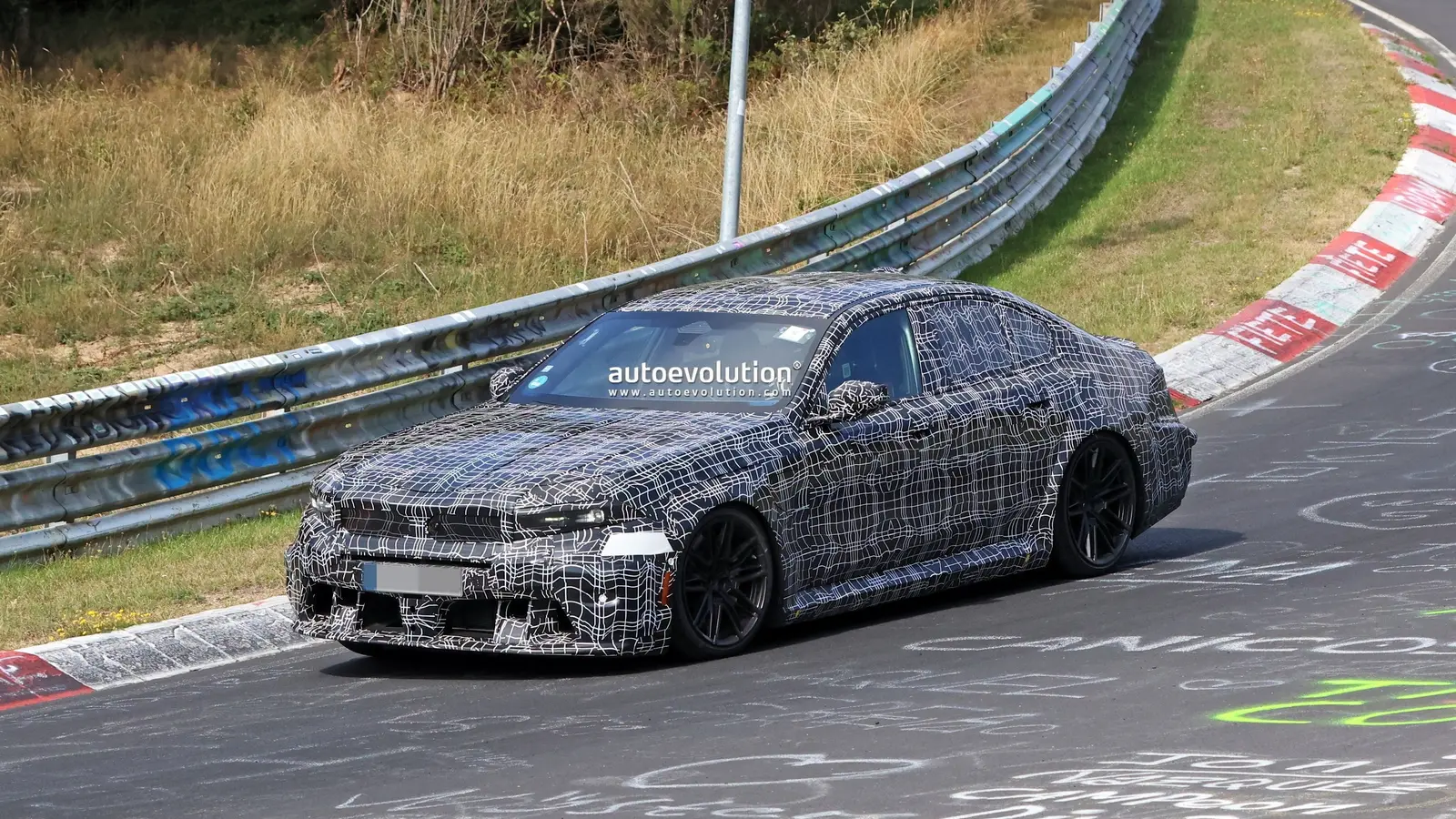 2027 BMW M5 LCI su Neue Klasse dizainu Niurburgringe