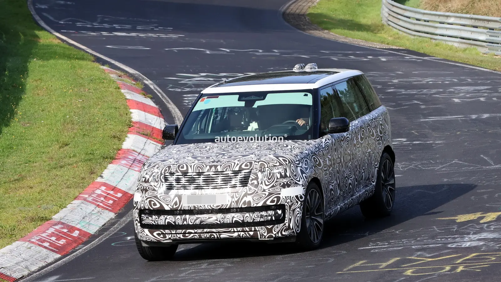 Range Rover 2028 atnaujinimas: pirmieji pokyčiai