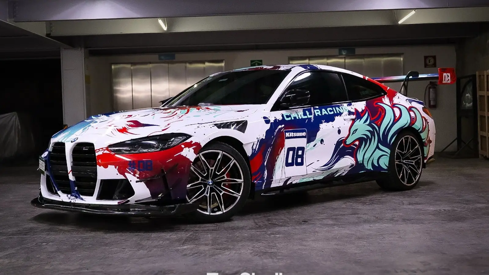 RevoZport BMW M4 išsiskiria spalvingu anglies paketu