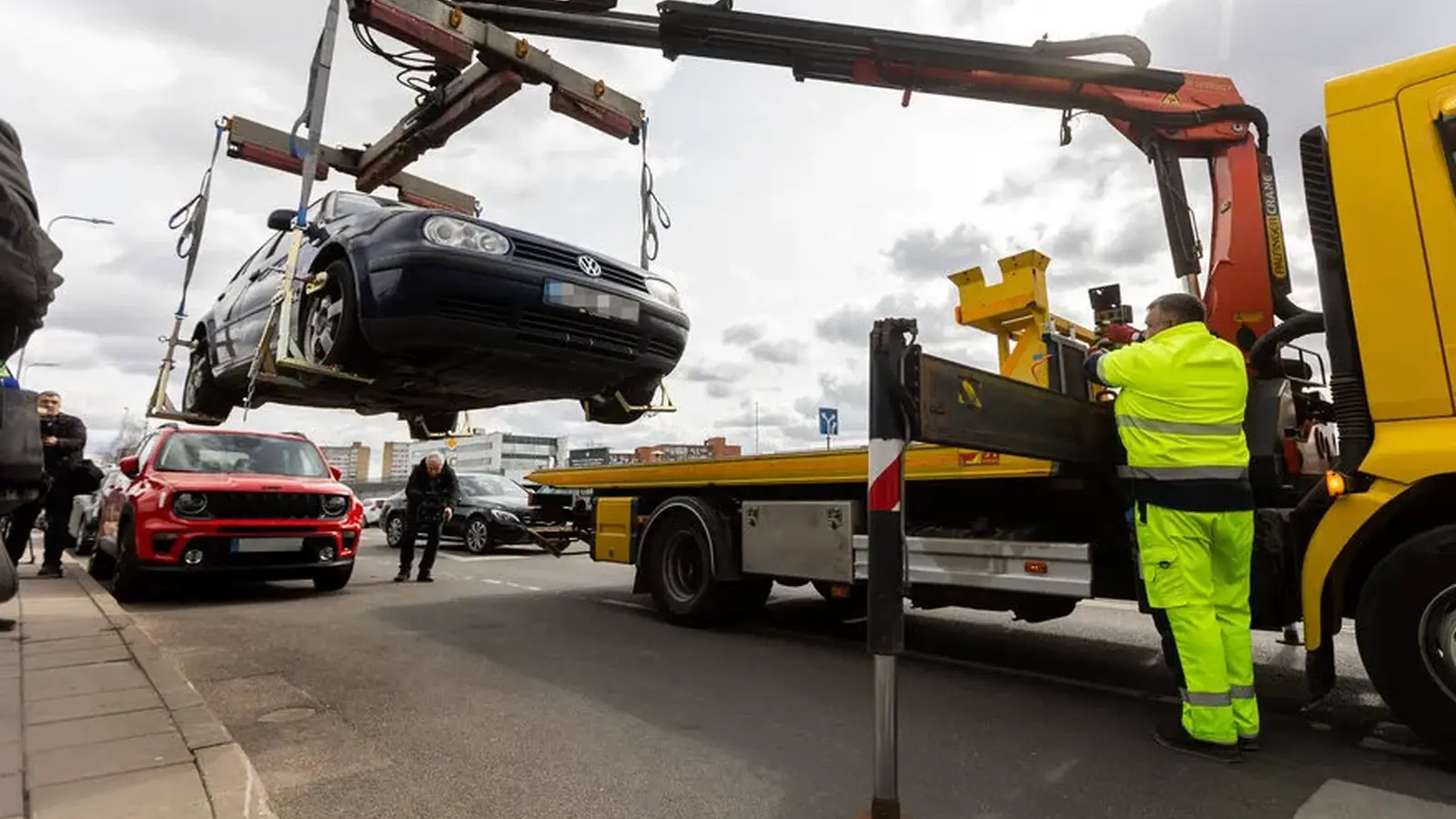Vilniuje priverstinai išveš dešimtis paliktų automobilių