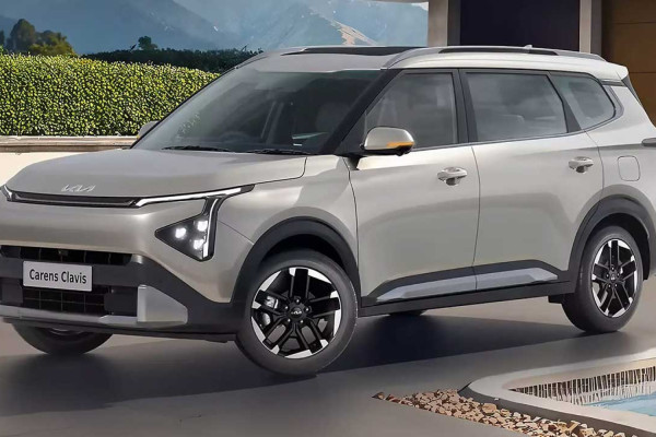 Naujasis Kia Carens Clavis: prabangus mini vienatūris su moderniu elektrinio automobilio dizainu