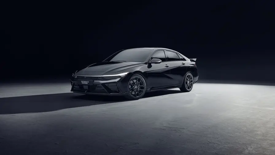 Hyundai i30 Sedan N Monochrome: santūrios galios versija