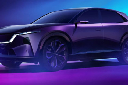 Naujasis įspūdingas „Mazda CX-6e“ sujungs jėgas su Tesla ir Audi