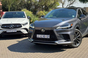 2025 metų populiariausi prabangūs SUV automobiliai: rinkos lyderiai ir pirkėjų pasirinkimai JAV